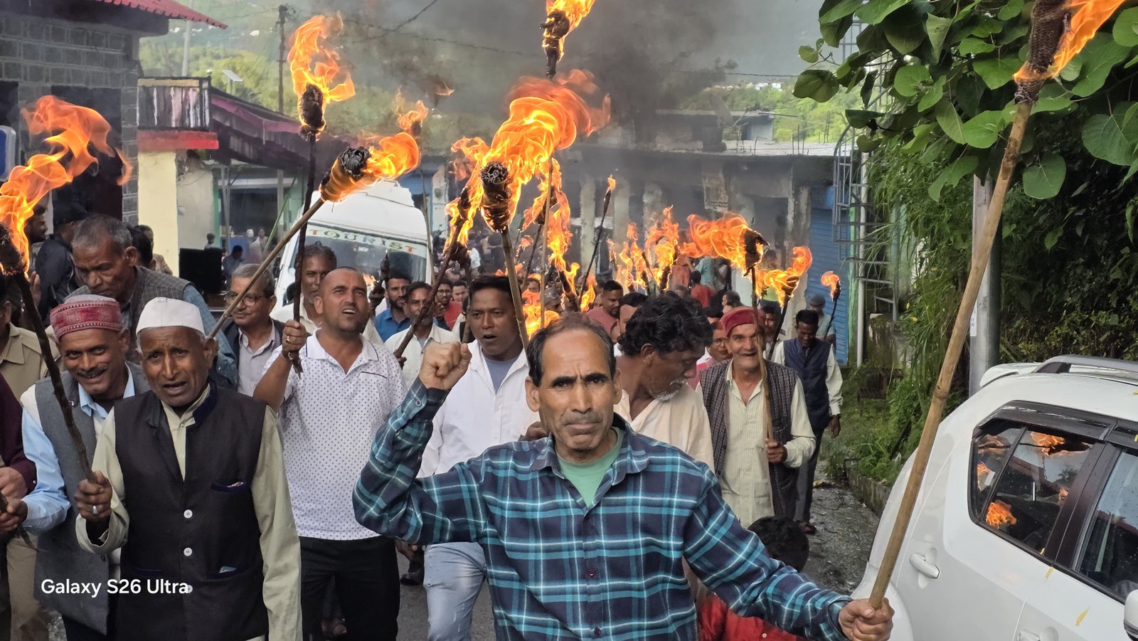 बनचौरा बाजार में पांच मांगों को लेकर BDH जनमंच का मशाल जुलूस